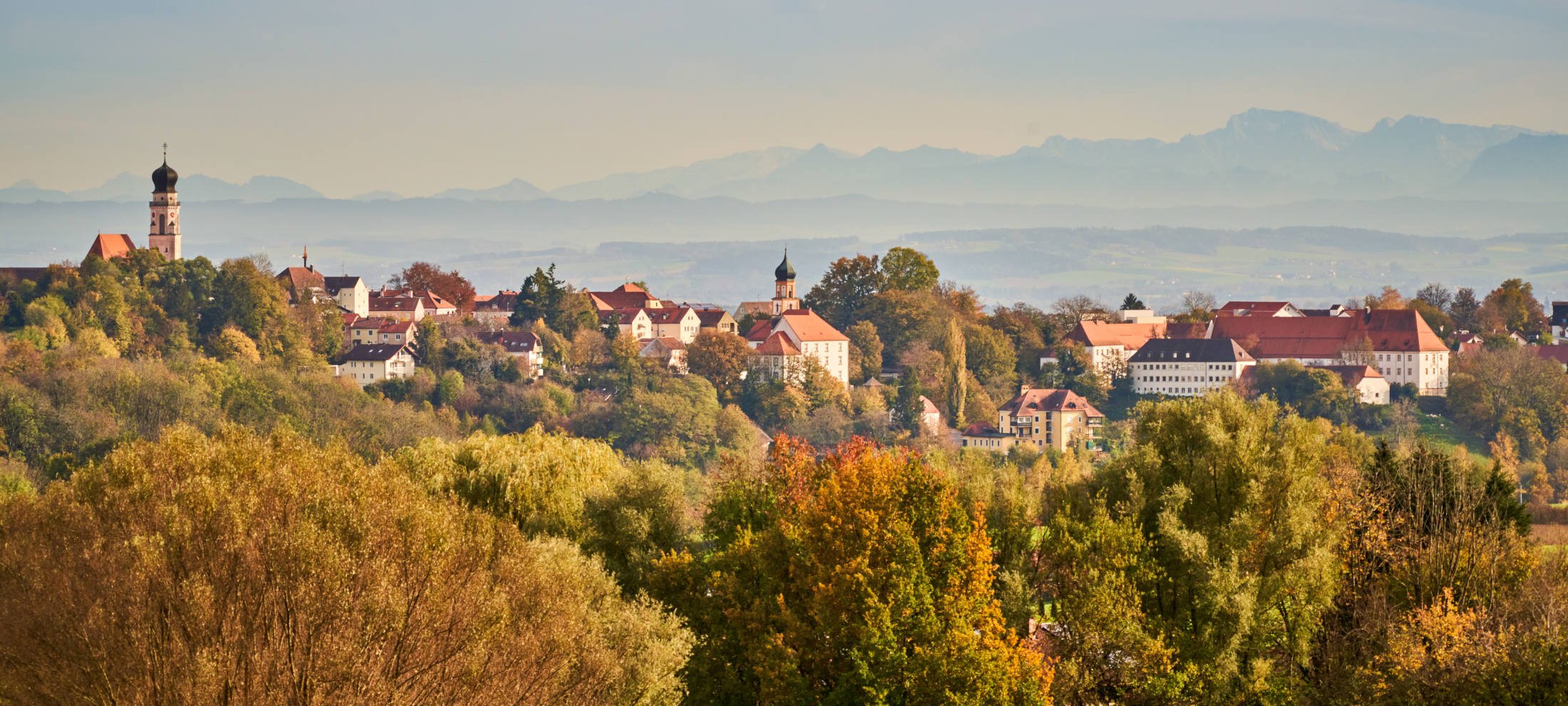 Herbstliche Lanschaft der Stadt Bad Griesbach