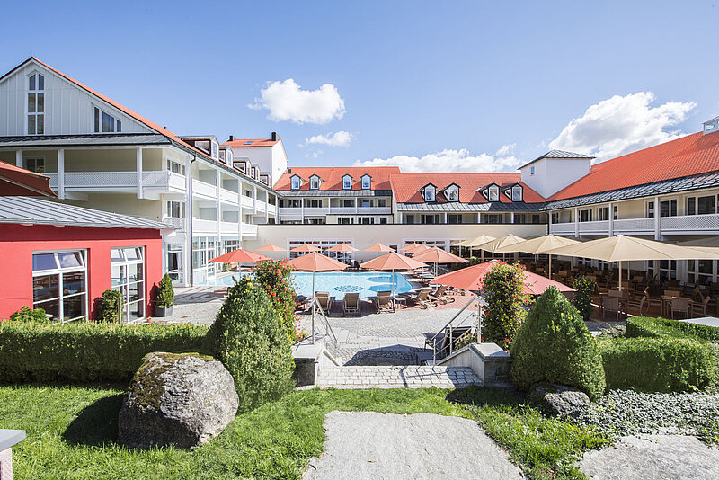 Die Aussenanlage der Klinik und Hotel St. Wolfgang in Bad Griesbach