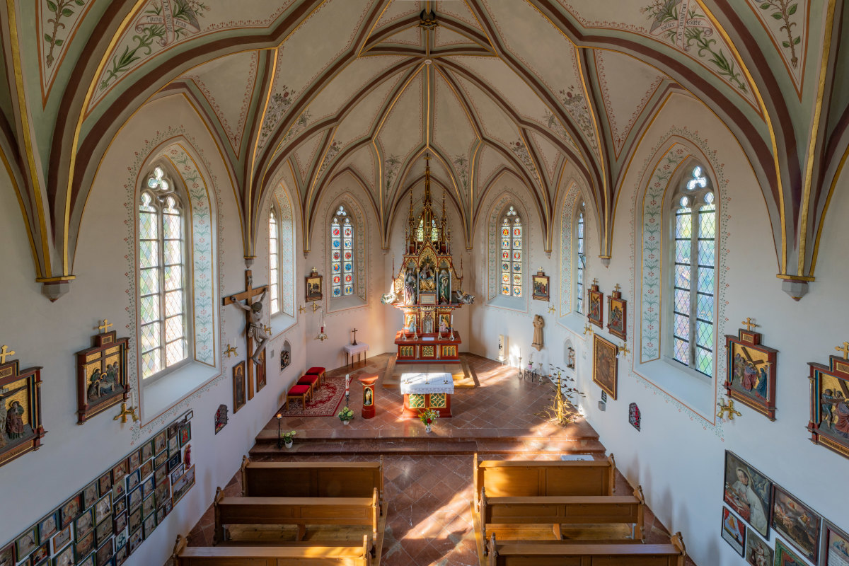 Altarraum der Wallfahrtskirche Maria Schutz in Bad Griesbach